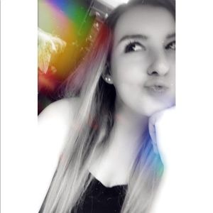 Meet your Posher, Lauren